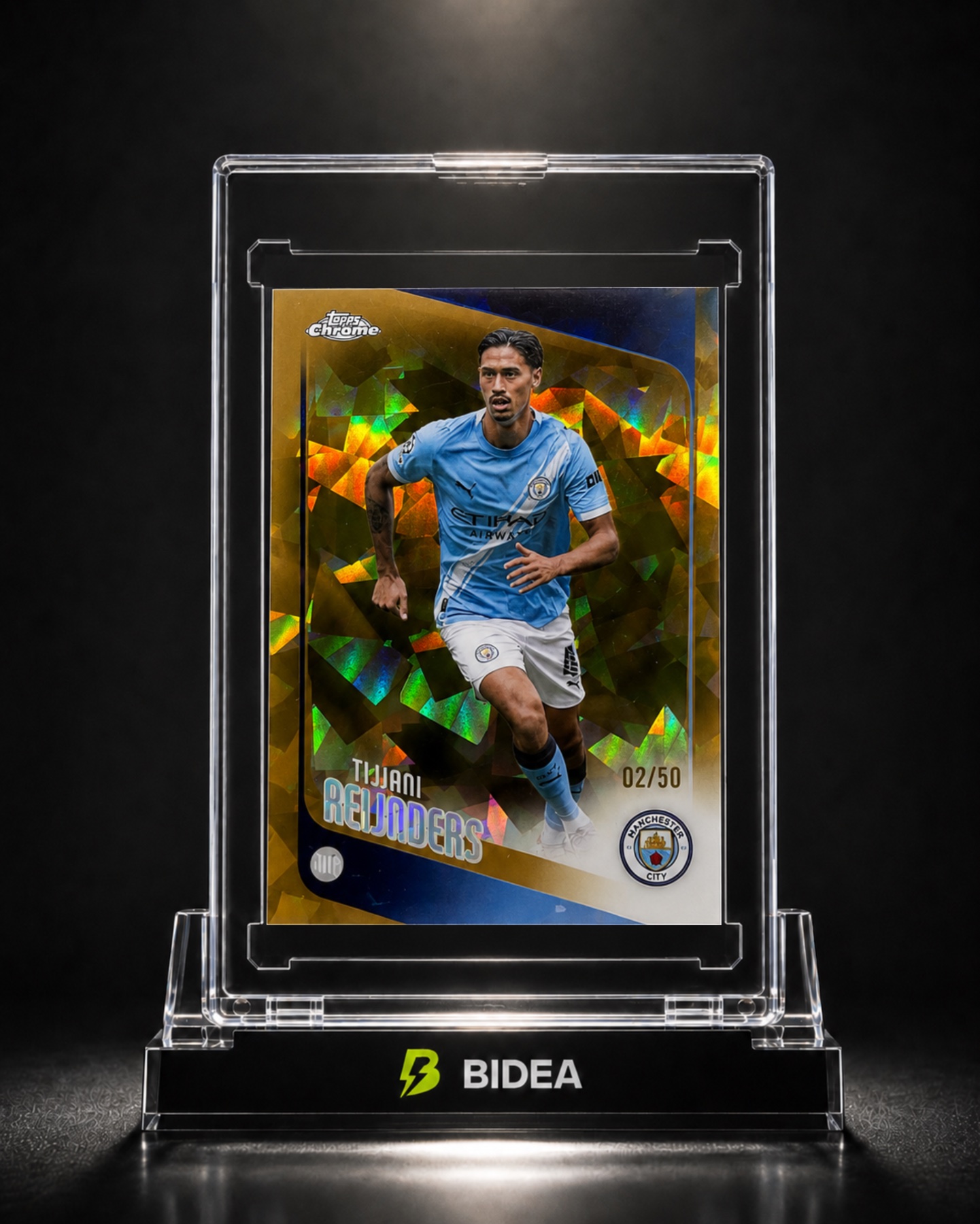 Tijjani Reijnders del Topps Chrome 2025/26, paralelo Gold, numerada 02/50.